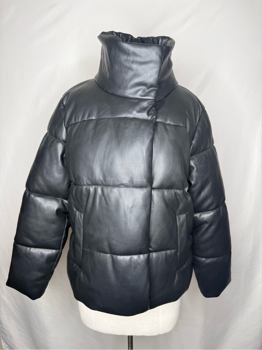Stylus Black Faux Leather Puffer Jacket - Size L